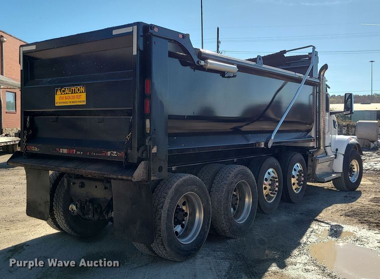 image for item MJ9502 2023 Peterbilt 567  dump truck