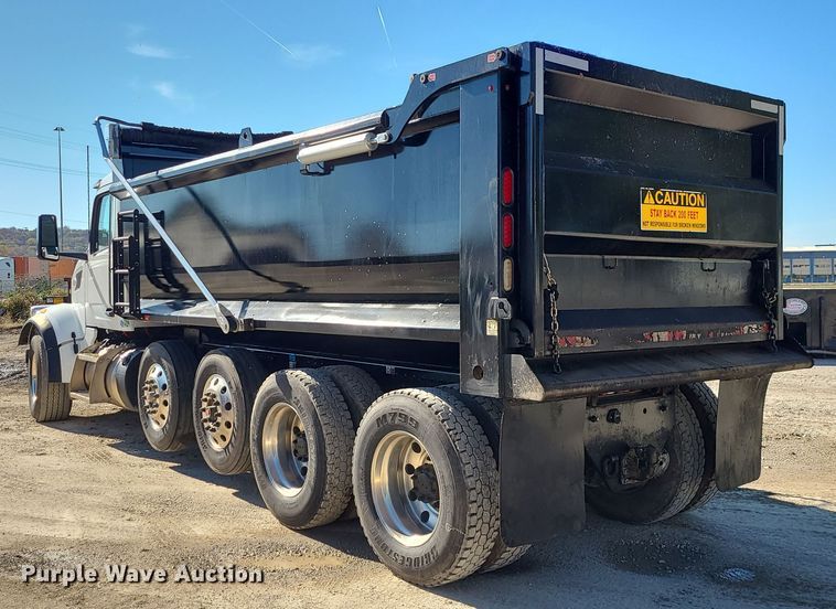 image for item MJ9502 2023 Peterbilt 567  dump truck