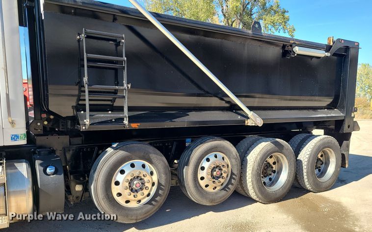 image for item MJ9502 2023 Peterbilt 567  dump truck