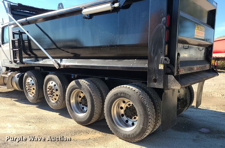 image for item MJ9502 2023 Peterbilt 567  dump truck