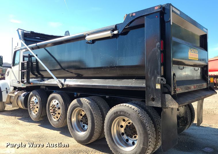 image for item MJ9502 2023 Peterbilt 567  dump truck