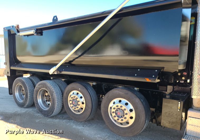 image for item MJ9502 2023 Peterbilt 567  dump truck