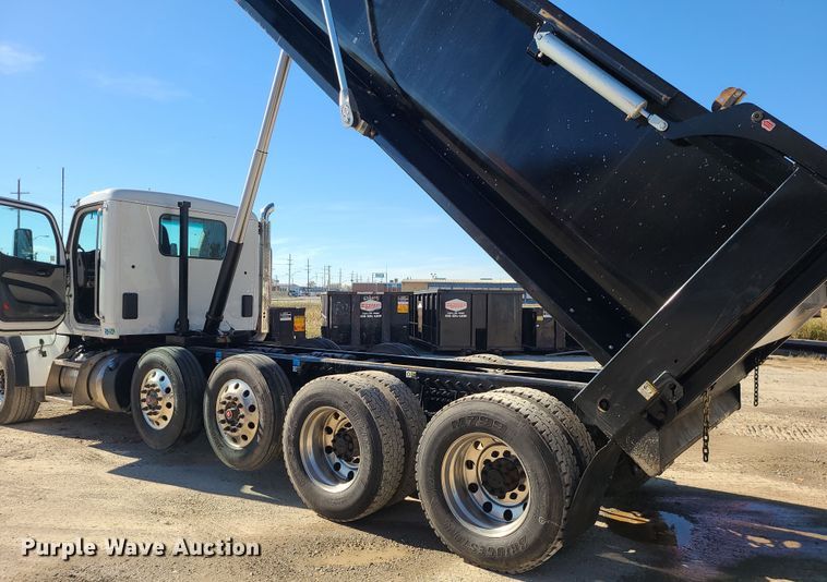 image for item MJ9502 2023 Peterbilt 567  dump truck