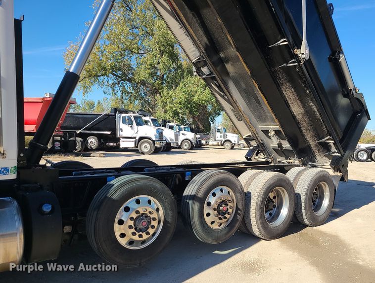 image for item MJ9502 2023 Peterbilt 567  dump truck