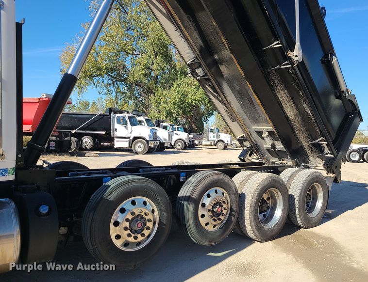 image for item MJ9502 2023 Peterbilt 567  dump truck