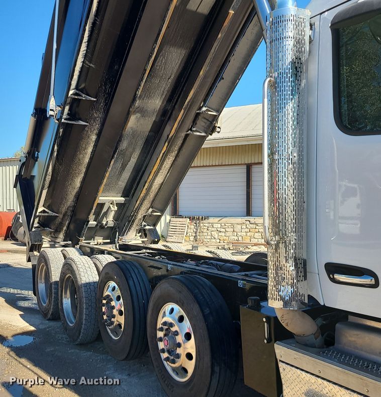 image for item MJ9502 2023 Peterbilt 567  dump truck