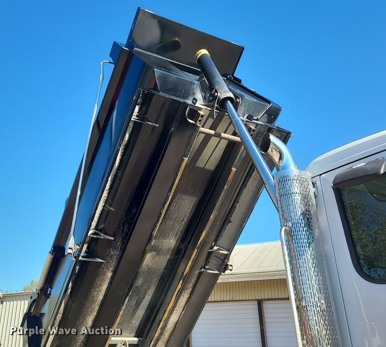 image for item MJ9502 2023 Peterbilt 567  dump truck