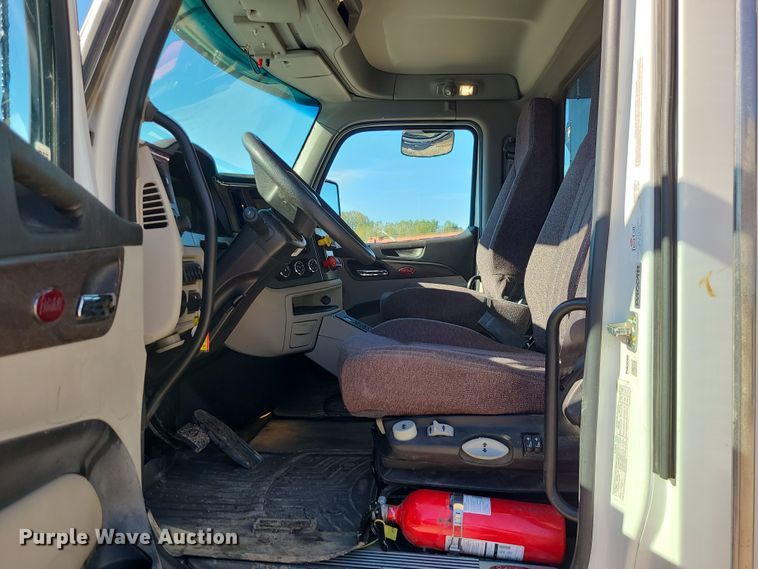 image for item MJ9502 2023 Peterbilt 567  dump truck