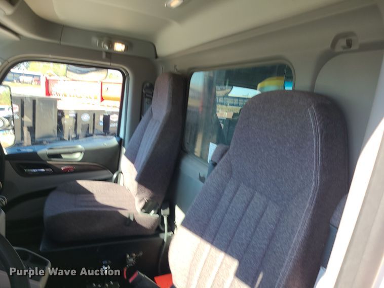 image for item MJ9502 2023 Peterbilt 567  dump truck