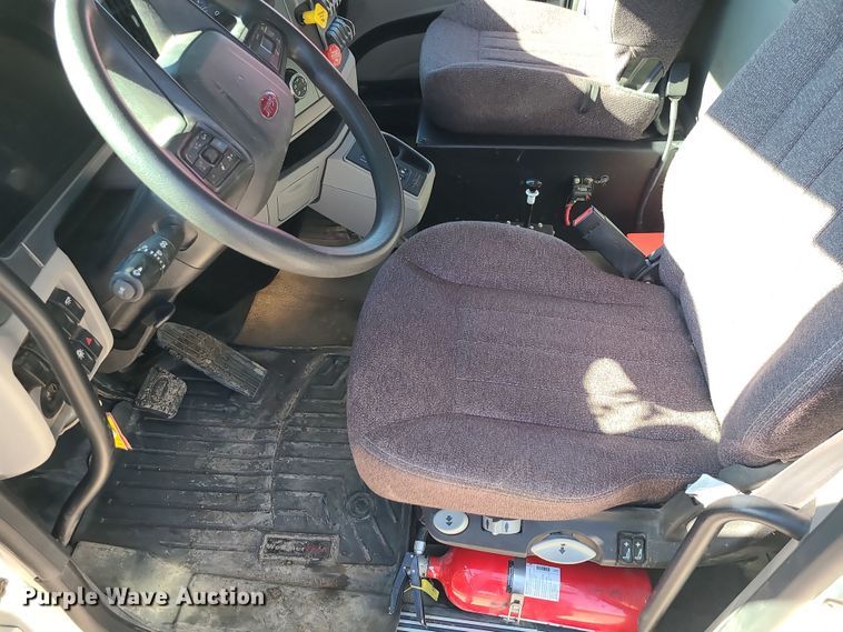 image for item MJ9502 2023 Peterbilt 567  dump truck