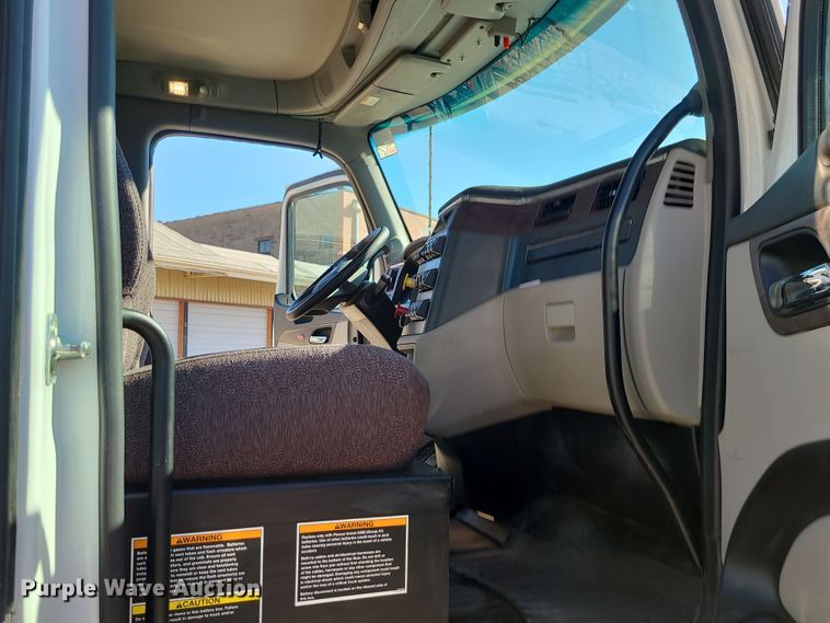 image for item MJ9502 2023 Peterbilt 567  dump truck