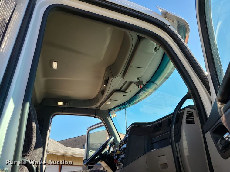 image for item MJ9502 2023 Peterbilt 567  dump truck