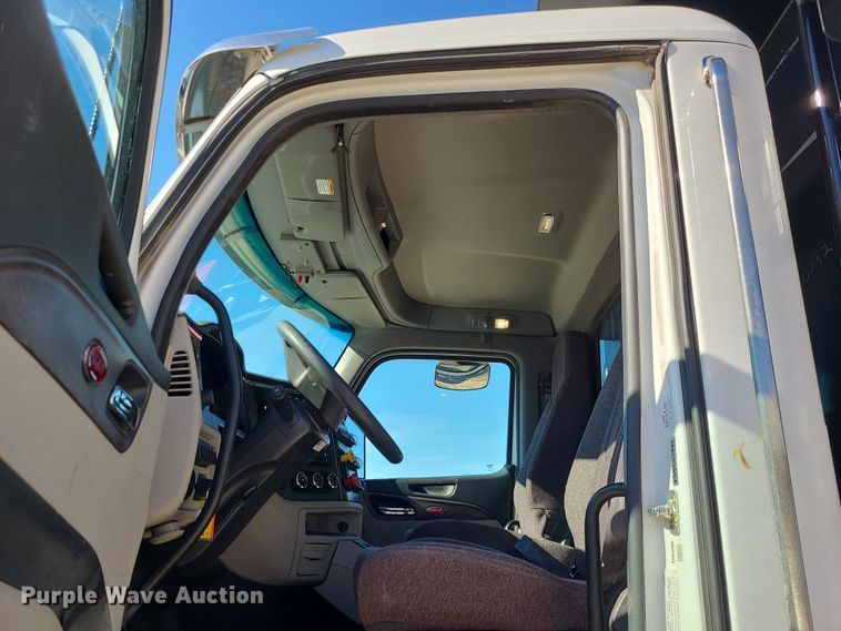 image for item MJ9502 2023 Peterbilt 567  dump truck