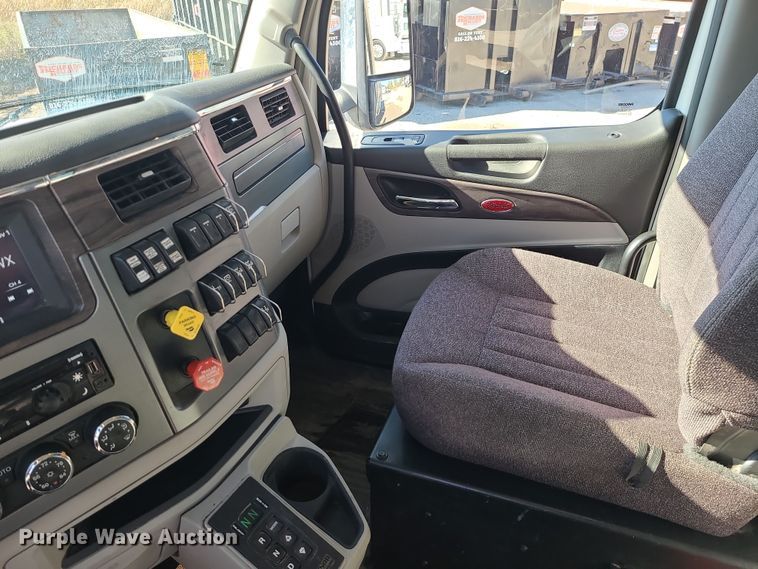 image for item MJ9502 2023 Peterbilt 567  dump truck