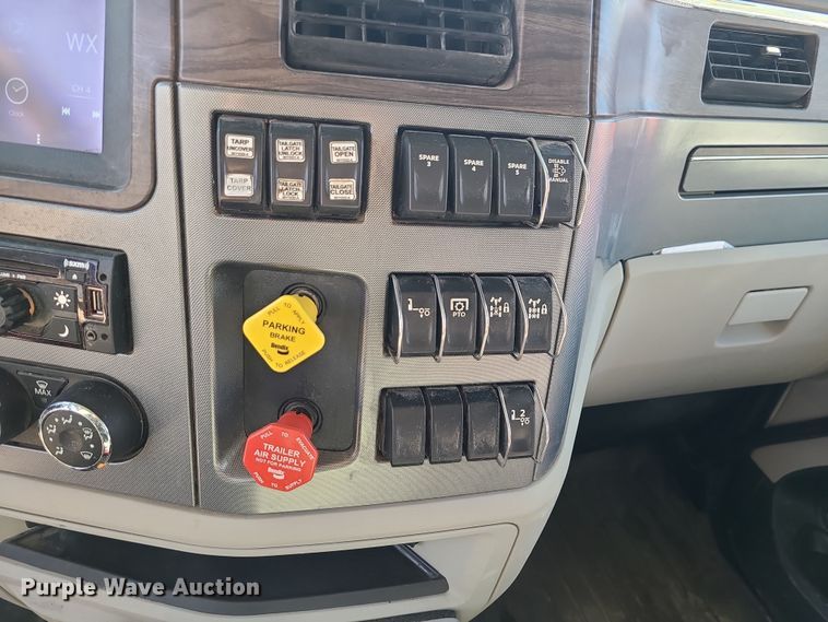 image for item MJ9502 2023 Peterbilt 567  dump truck