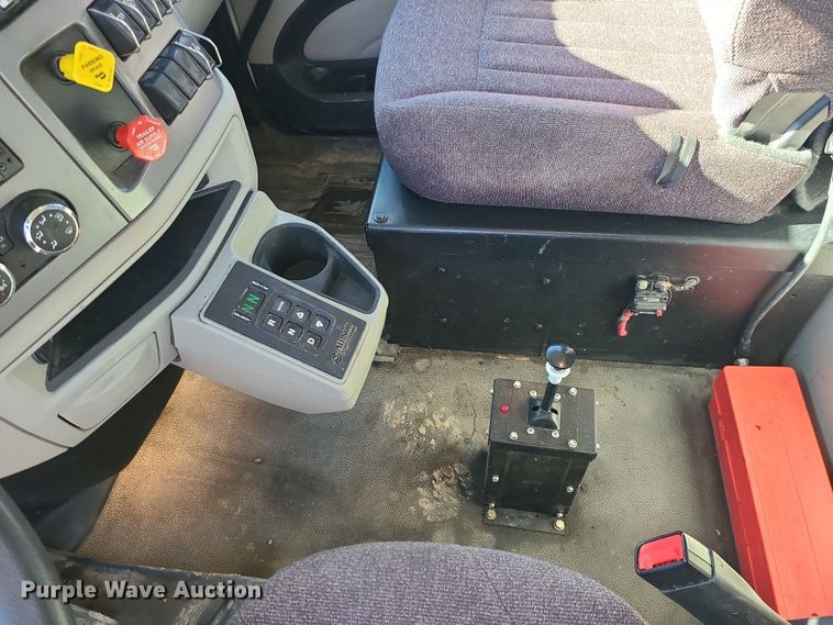 image for item MJ9502 2023 Peterbilt 567  dump truck