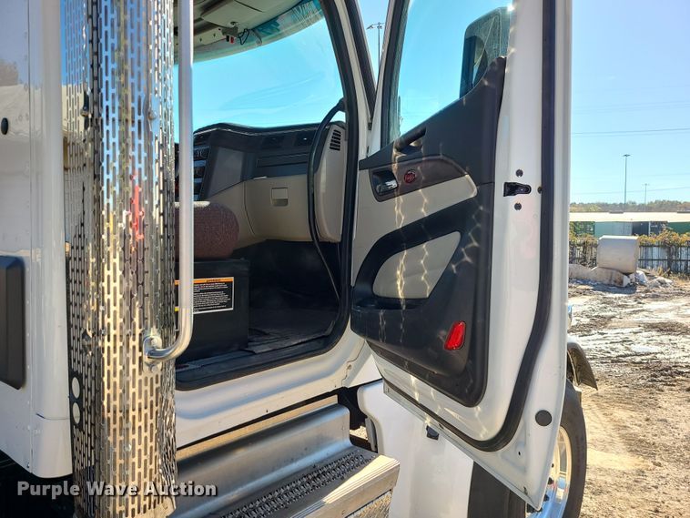 image for item MJ9502 2023 Peterbilt 567  dump truck