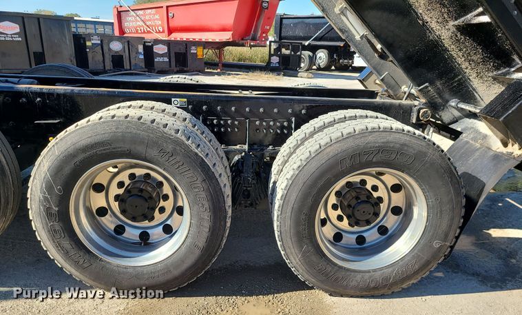 image for item MJ9502 2023 Peterbilt 567  dump truck