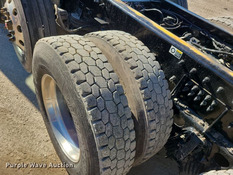 image for item MJ9502 2023 Peterbilt 567  dump truck