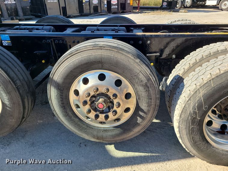 image for item MJ9502 2023 Peterbilt 567  dump truck