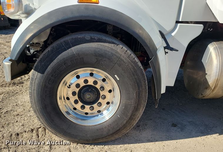 image for item MJ9502 2023 Peterbilt 567  dump truck