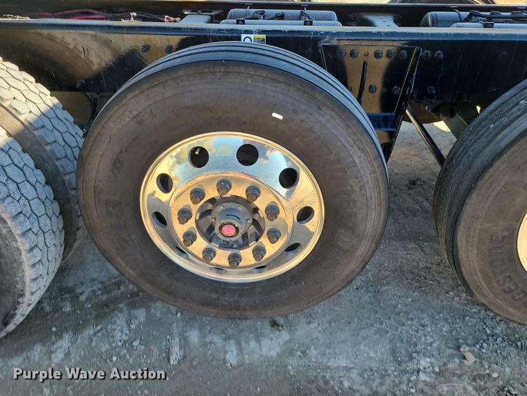 image for item MJ9502 2023 Peterbilt 567  dump truck