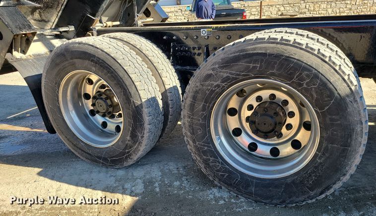 image for item MJ9502 2023 Peterbilt 567  dump truck