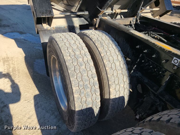 image for item MJ9502 2023 Peterbilt 567  dump truck