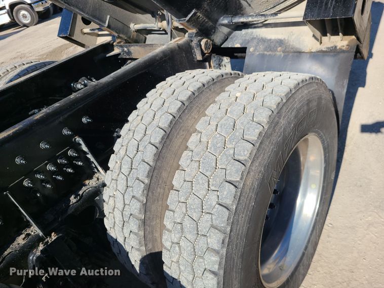 image for item MJ9502 2023 Peterbilt 567  dump truck