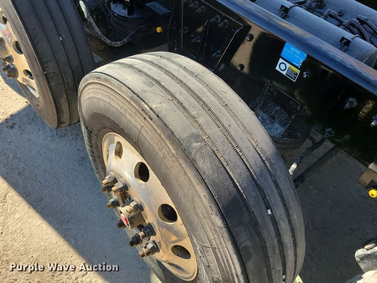 image for item MJ9502 2023 Peterbilt 567  dump truck