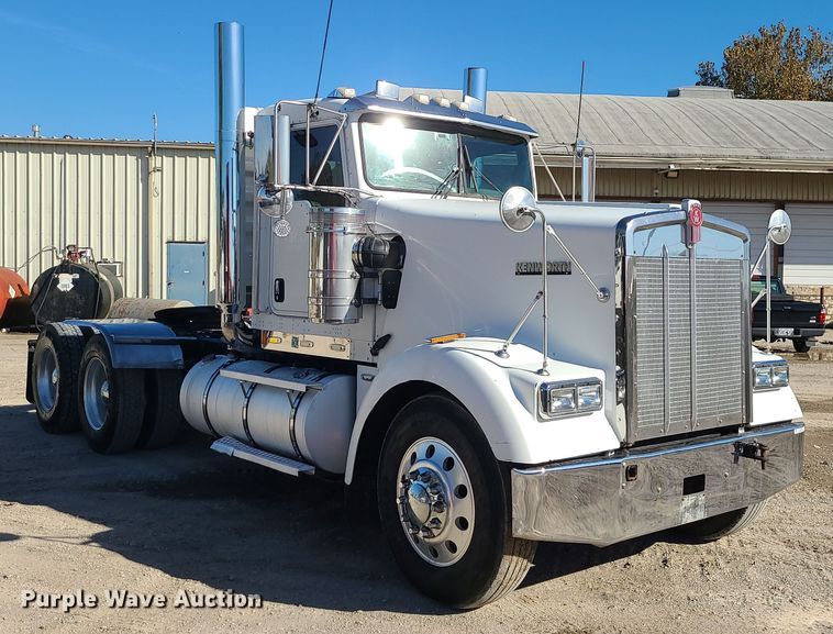 image for item MJ9509 2006 Kenworth W900  semi truck