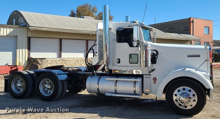 image for item MJ9509 2006 Kenworth W900  semi truck