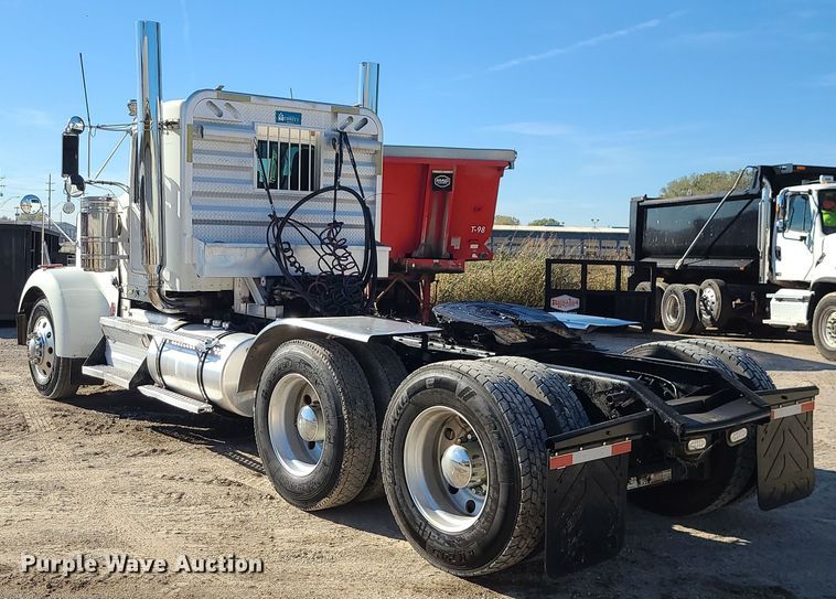 image for item MJ9509 2006 Kenworth W900  semi truck