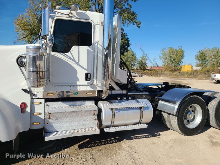 image for item MJ9509 2006 Kenworth W900  semi truck