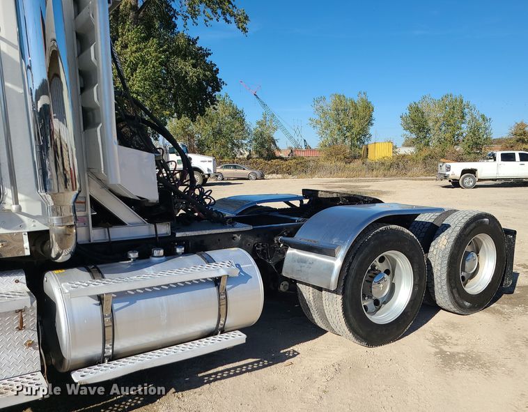 image for item MJ9509 2006 Kenworth W900  semi truck