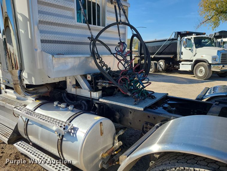 image for item MJ9509 2006 Kenworth W900  semi truck