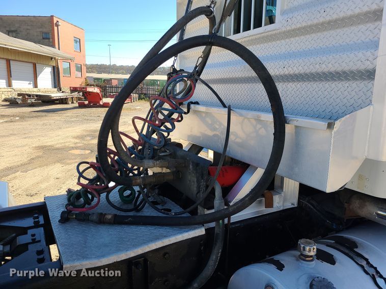 image for item MJ9509 2006 Kenworth W900  semi truck