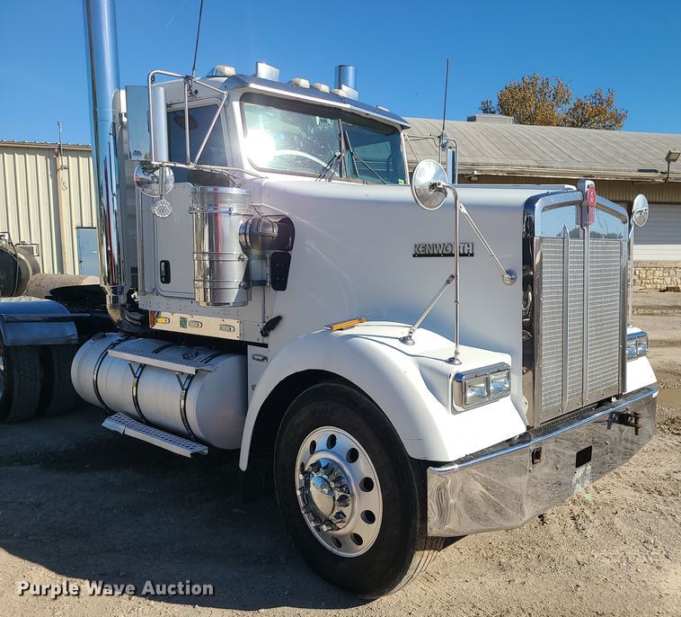 image for item MJ9509 2006 Kenworth W900  semi truck