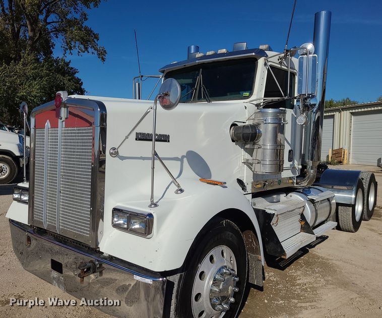 image for item MJ9509 2006 Kenworth W900  semi truck