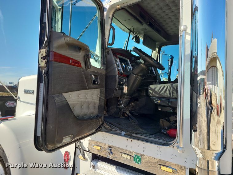 image for item MJ9509 2006 Kenworth W900  semi truck