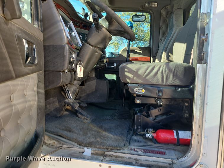 image for item MJ9509 2006 Kenworth W900  semi truck