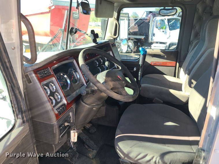 image for item MJ9509 2006 Kenworth W900  semi truck