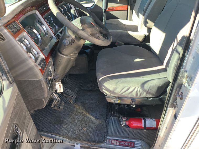 image for item MJ9509 2006 Kenworth W900  semi truck