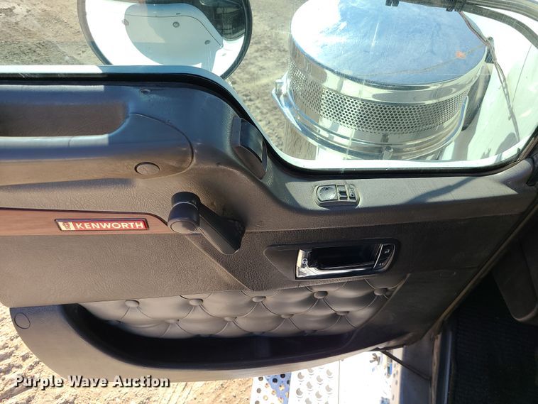 image for item MJ9509 2006 Kenworth W900  semi truck