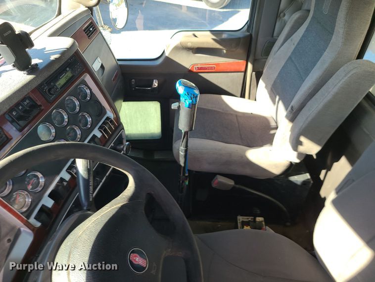 image for item MJ9509 2006 Kenworth W900  semi truck