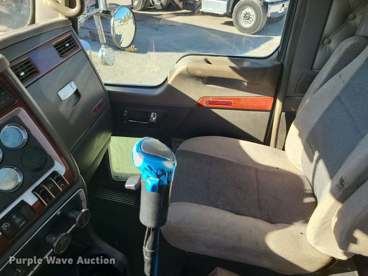 image for item MJ9509 2006 Kenworth W900  semi truck