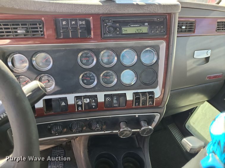 image for item MJ9509 2006 Kenworth W900  semi truck