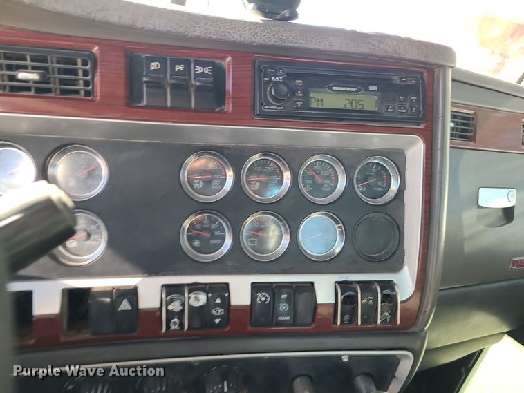 image for item MJ9509 2006 Kenworth W900  semi truck