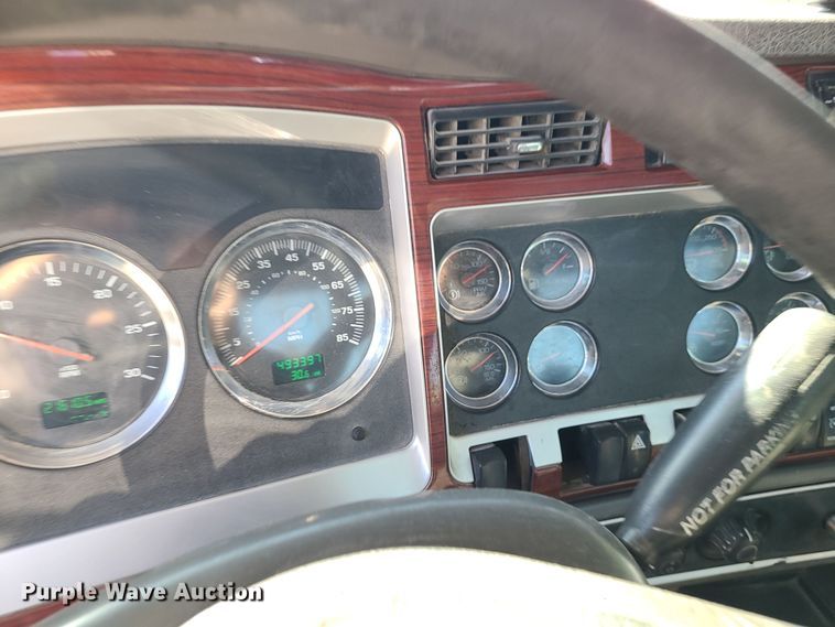 image for item MJ9509 2006 Kenworth W900  semi truck