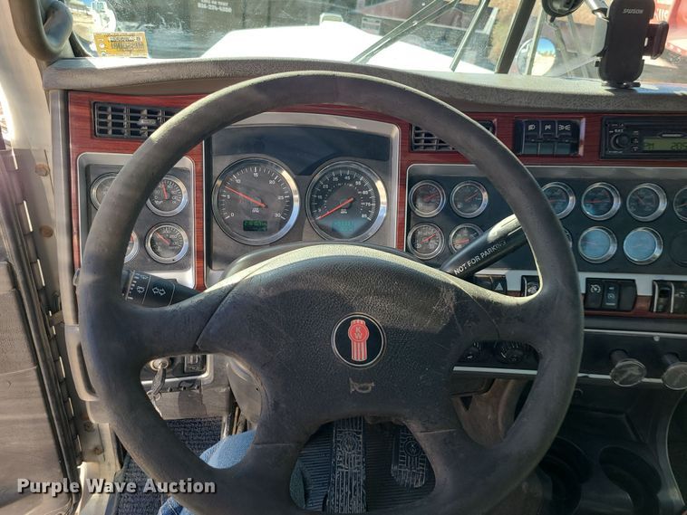 image for item MJ9509 2006 Kenworth W900  semi truck